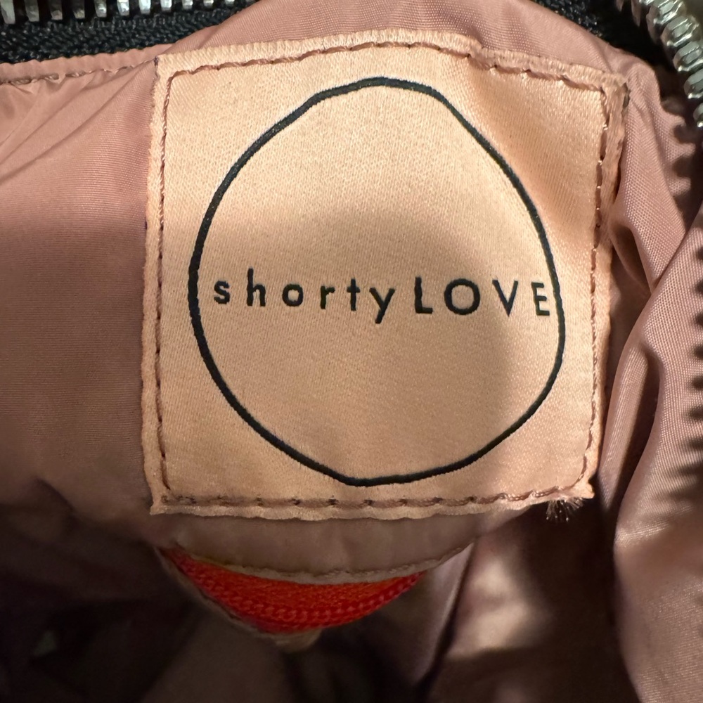 shortyLOVE Amuse Medium Crossbody in Green Camo - Picture 4 of 7